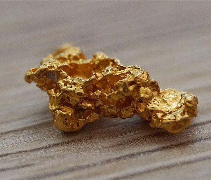 factores que determinan el precio del oro en 2025