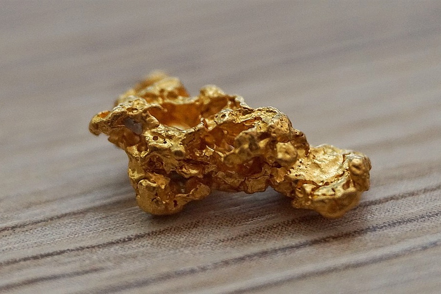 factores que determinan el precio del oro en 2025