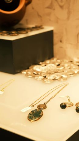 Cómo identificar si una joya es de oro auténtico
